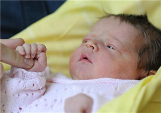 新生儿出现水肿怎么回事 新生儿正常与病态现象的区别