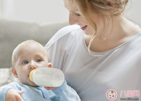 8个月宝宝吃鲜奶好吗 配方奶粉比鲜牛奶更适合宝宝