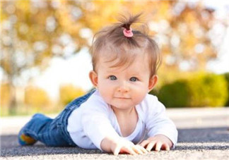 宝宝脸色发黄是贫血亚健康状态吗 宝宝要生病的症状有哪些