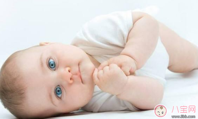 产后初乳有什么优点2018 宝宝吃母乳奶粉差别吗