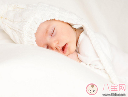 宝宝一天睡多久才算正常 3个月左右宝宝睡眠标准