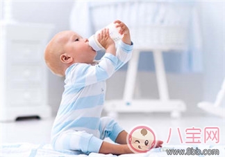 宝宝只吃母乳不吃奶粉怎么办 宝宝不爱吃奶粉的妙招