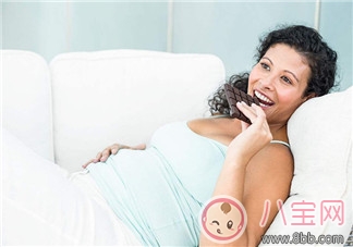 孕妇吃巧克力胎儿会动怎么回事 为什么孕妇吃巧克力后胎儿特别爱动 
