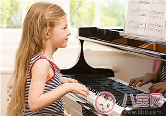 弹钢琴弹会导致近视是真的吗 为什么练钢琴的孩子多数都近视