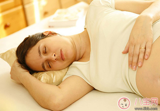 孕妇仰卧睡觉胎儿会缺氧是真的吗 孕妇孕中期正确睡觉姿势