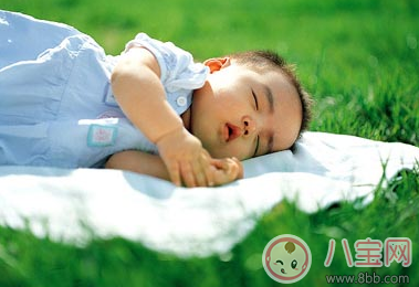 婴儿湿疹可以晒太阳吗 春季宝宝湿疹护理指南