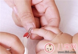 没满月的宝宝可以剪指甲吗 新生儿多大可以剪指甲
