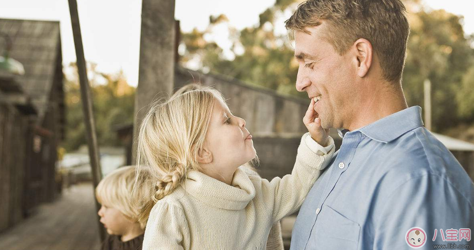 父亲对一个孩子的成长影响有多大 如何给孩子更多的父爱