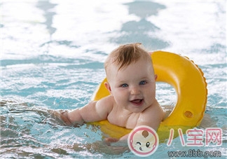 宝宝第一次游泳的心情说说 带宝宝游戏的心情句子短语