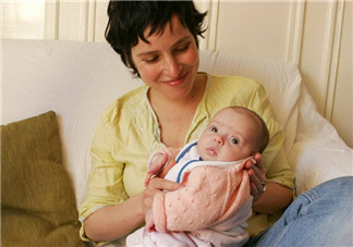 一个月的婴儿吃奶后老是打嗝怎么回事 如何预防婴儿打嗝