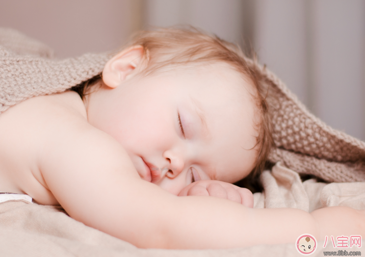 宝宝经常摇头怎么回事 宝宝睡觉摇头正常吗