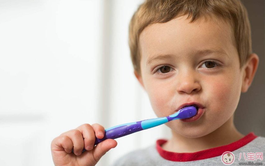 如何正确的给孩子刷牙 2-6岁孩子刷牙技巧