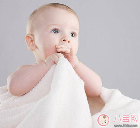 溢奶和吐奶有什么区别 怎样判断宝宝是吐奶还是溢奶