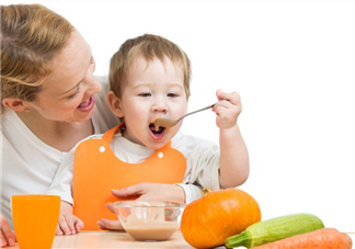 孩子发烧吃什么食物好 适合发烧孩子吃的食谱
