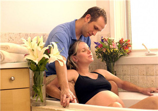 孕妇水中分娩有什么要求 在水里分娩的好处有哪些