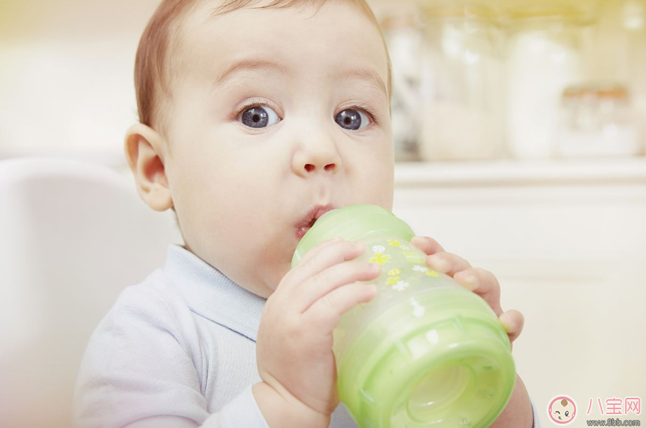 怎么判断宝宝是不是饿了 宝宝吃手时是饿了吗
