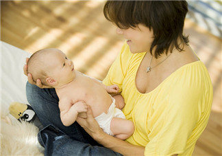 孕期分泌乳汁与产后奶水有什关系 乳房有奶宝宝吸不出来怎么回事