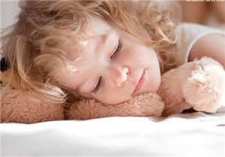宝宝第一次独立睡觉的心情感慨 孩子独立睡觉的说说朋友圈