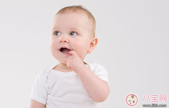 婴儿为什么喜欢吮手指 婴儿喜欢吸吮手指好不好