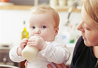 宝宝喝奶粉拉肚子怎么办 为什么宝宝喝奶粉拉肚子