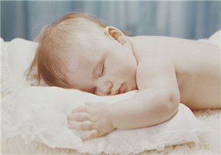 小孩子出生后多久可以用枕头 宝宝枕头用什么枕芯好