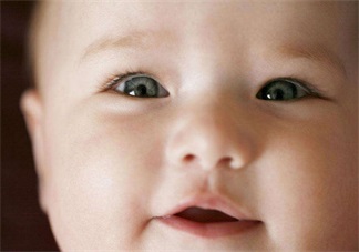 宝宝有眼垢是因为热气上火吗 孩子眼屎多是什么原因