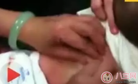 疾病|宝宝捏脊的正确手法图 宝宝捏脊的顺序步骤图片