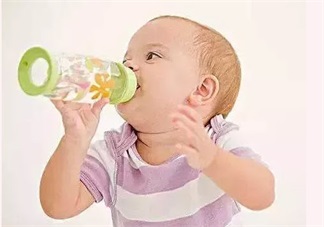 宝宝怎么喝水才健康 宝宝应该喝什么水比较好