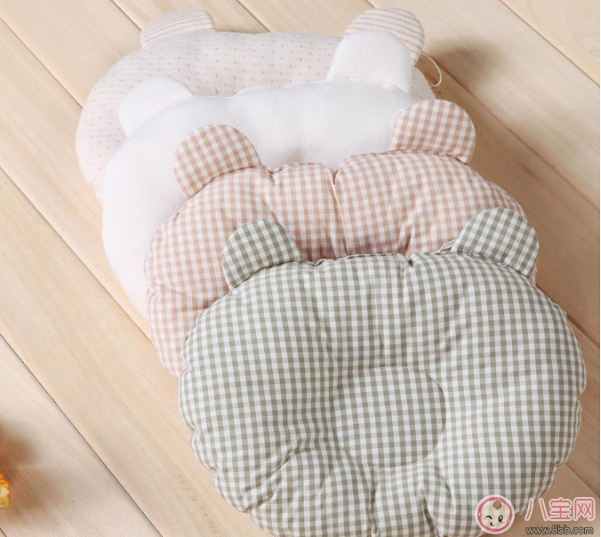 宝宝睡偏头用定型枕有用吗 宝宝睡偏头了怎么纠正