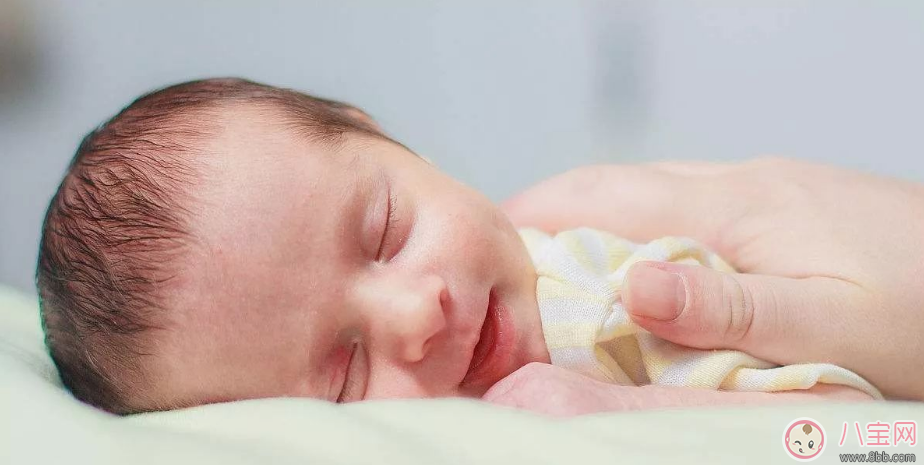 宝宝枕秃就代表缺钙吗 如何护理宝宝的头发