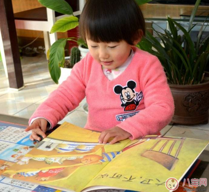 两岁多的孩子不爱看绘本是什么原因 孩子不爱看绘本正常吗