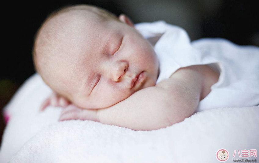 刚出生的宝宝怎么护理比较好 刚出生宝宝护理方法