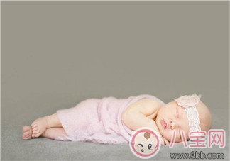 什么样的睡姿能看出宝宝聪不聪明 哪些睡姿使宝宝更聪明