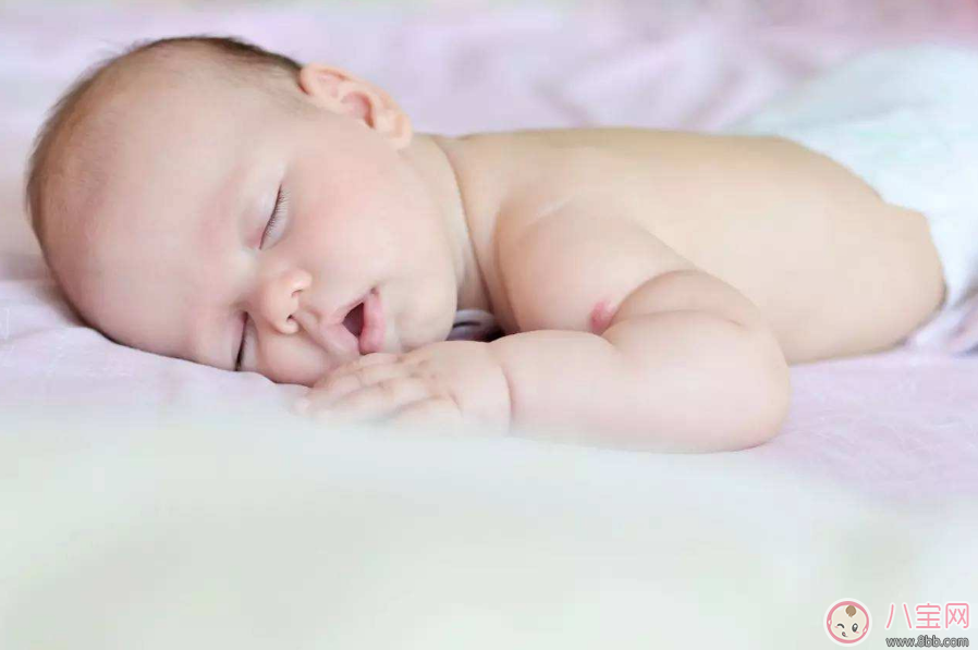 什么样的睡姿能看出宝宝聪不聪明 哪些睡姿使宝宝更聪明