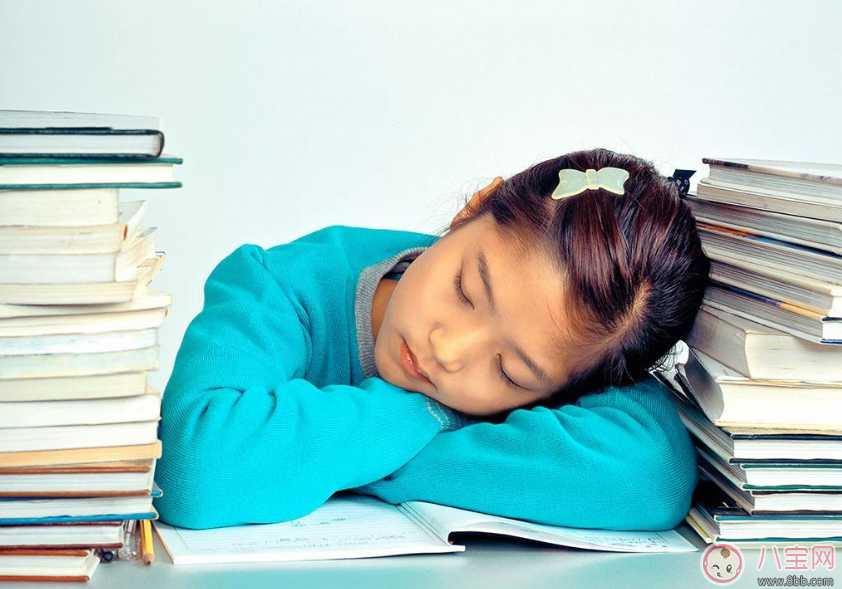 孩子上学后的睡眠时间怎么调整 孩子每天睡多久比较好