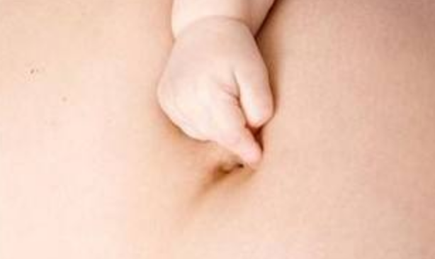 3岁宝宝喜欢抠肚脐眼怎么办 宝宝喜欢抠肚脐眼是什么原因