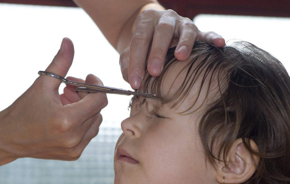 给孩子剃头可以预防痱子吗 2018孩子剃头相关问题解答