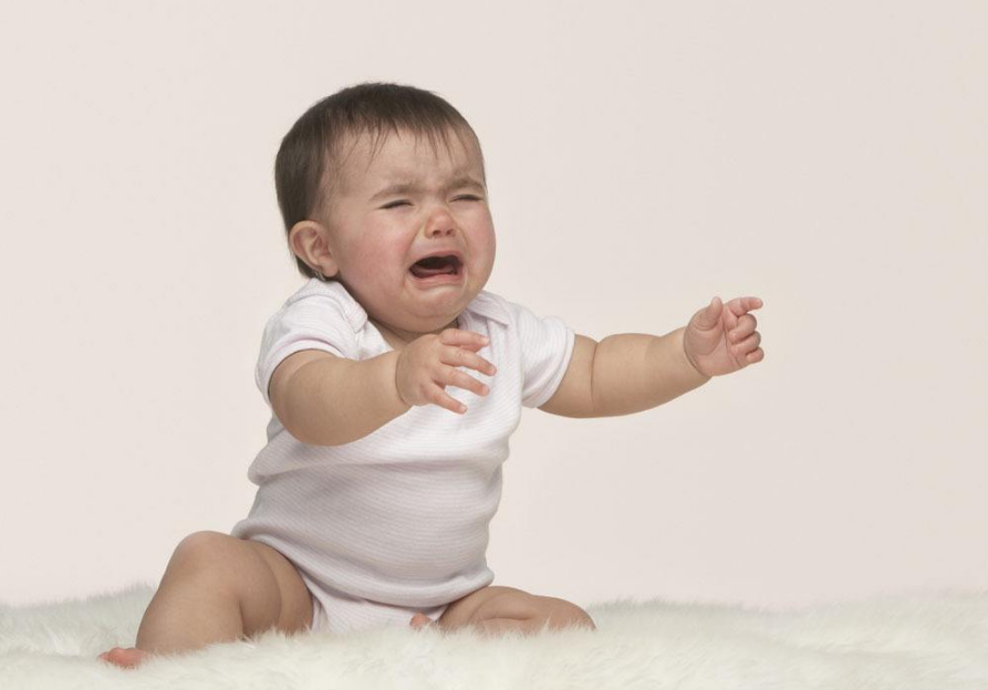 如何分辨孩子的哭声 宝宝一哭就抱是不是会宠坏他