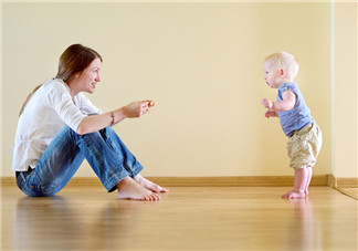 怎么教一岁宝宝学走路 训练宝宝走路的方法技巧