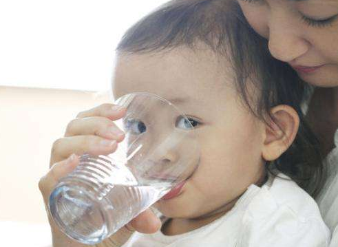 孩子缺水有什么症状 2018宝宝缺水四大症状