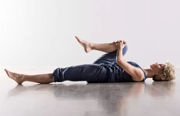 什么运动能缓解产后腰痛 腰痛做什么运动好