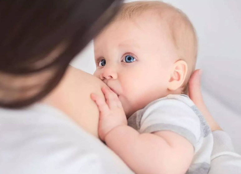 荨麻疹可以喂母乳吗 荨麻疹喂母乳会不会传染给宝宝