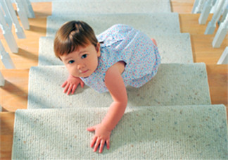 怎样教九个月宝宝爬行 引导宝宝爬行的方法和技巧