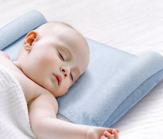 宝宝多大可以睡枕头 宝宝枕头高度怎么选择