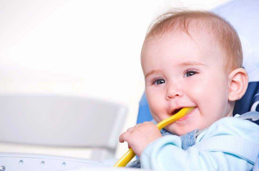 宝宝开始长牙有哪些表现特征 宝宝长牙了要注意什么