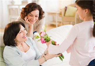 母亲节收到鲜花的心情说说 母亲节收到孩子送的花如何发朋友圈