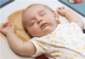 宝宝睡觉不踏实易惊醒哭闹怎么办 宝宝为什么睡不踏实