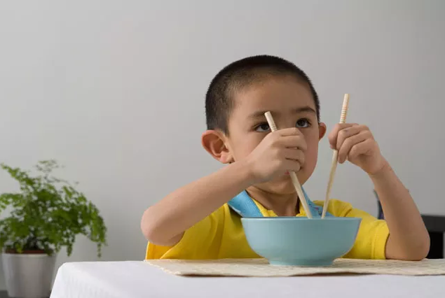 怎么教孩子正确的使用筷子 孩子使用筷子怎么教2018