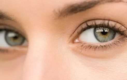眼睛黑眼圈重可以抹眼霜吗 黑眼圈重怎么保养眼部2018