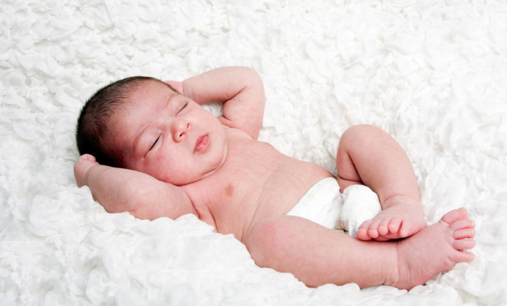 新生儿体重减轻正常吗 新生儿常见生理现象有哪些